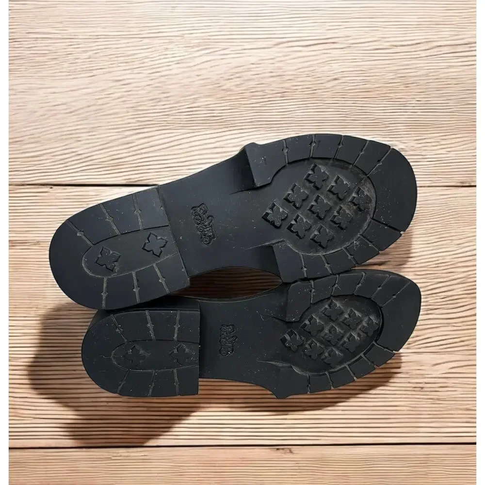 Coach these women’s